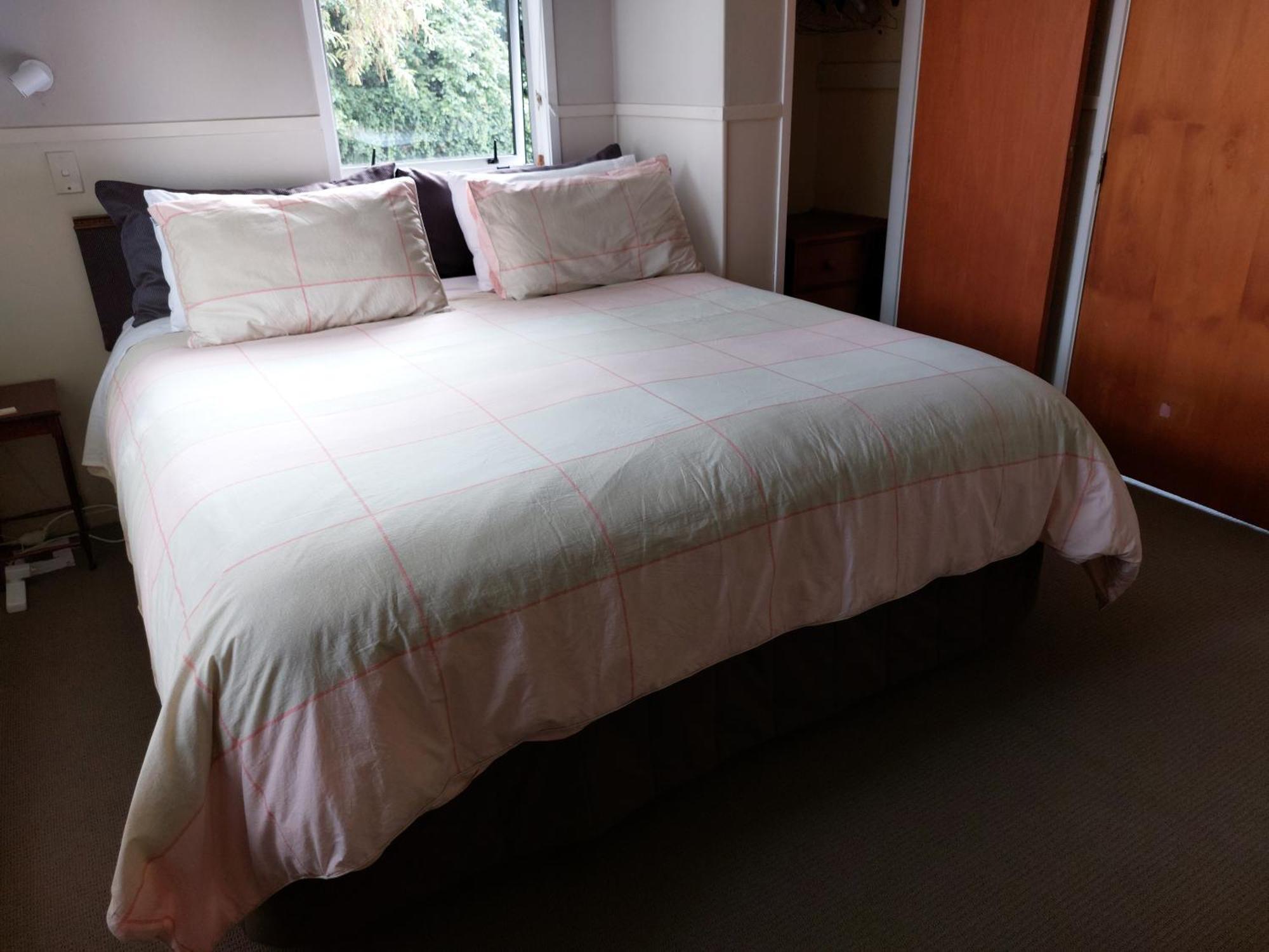 Bed And Breakfast Happy Home Taupo Accommodation Экстерьер фото