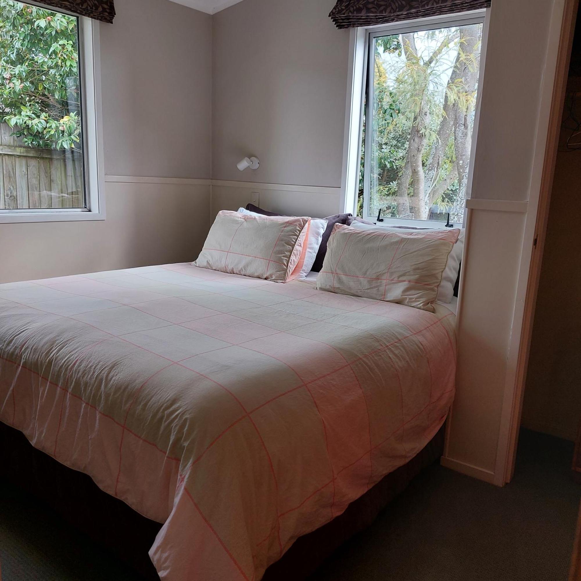 Bed And Breakfast Happy Home Taupo Accommodation Экстерьер фото