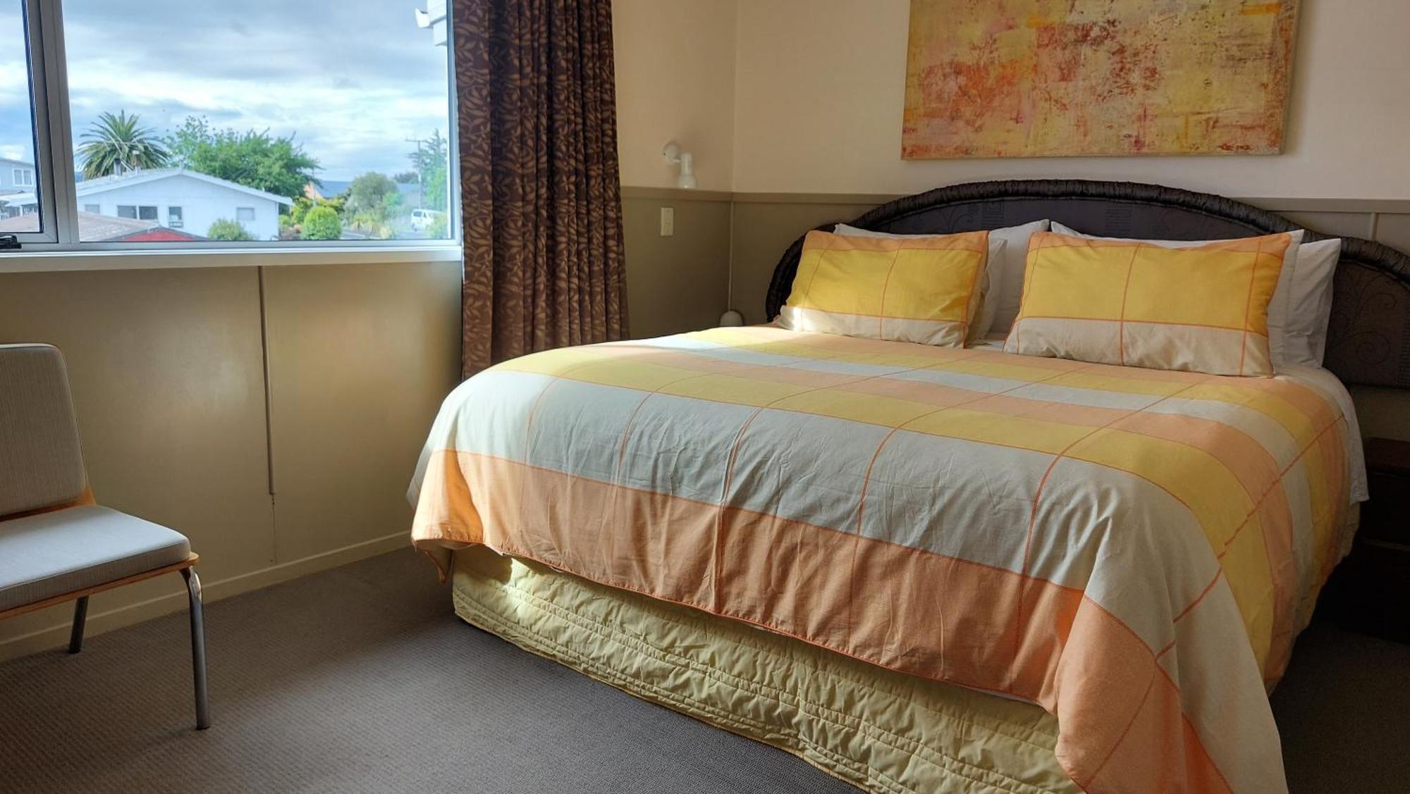 Bed And Breakfast Happy Home Taupo Accommodation Экстерьер фото