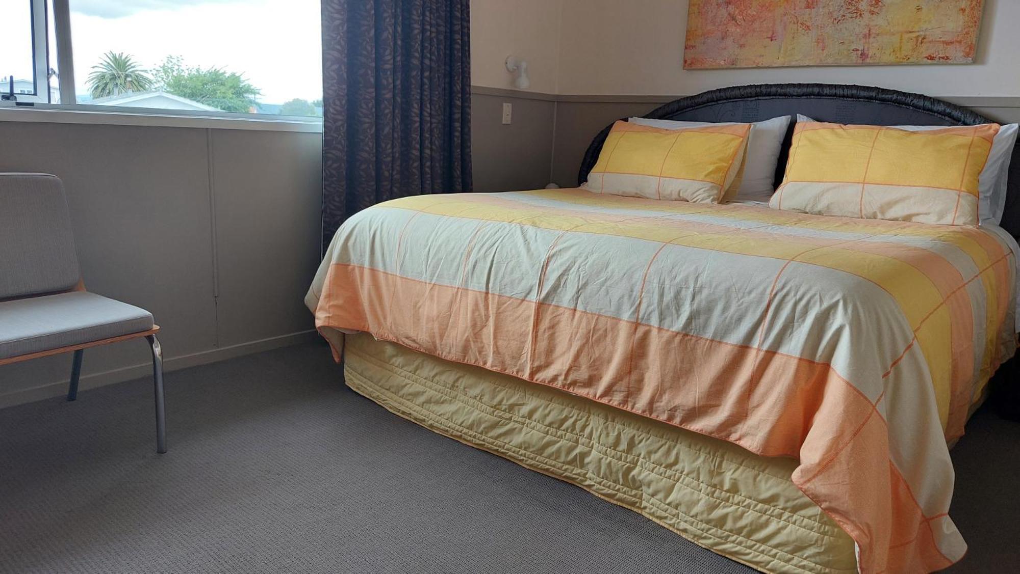 Bed And Breakfast Happy Home Taupo Accommodation Экстерьер фото