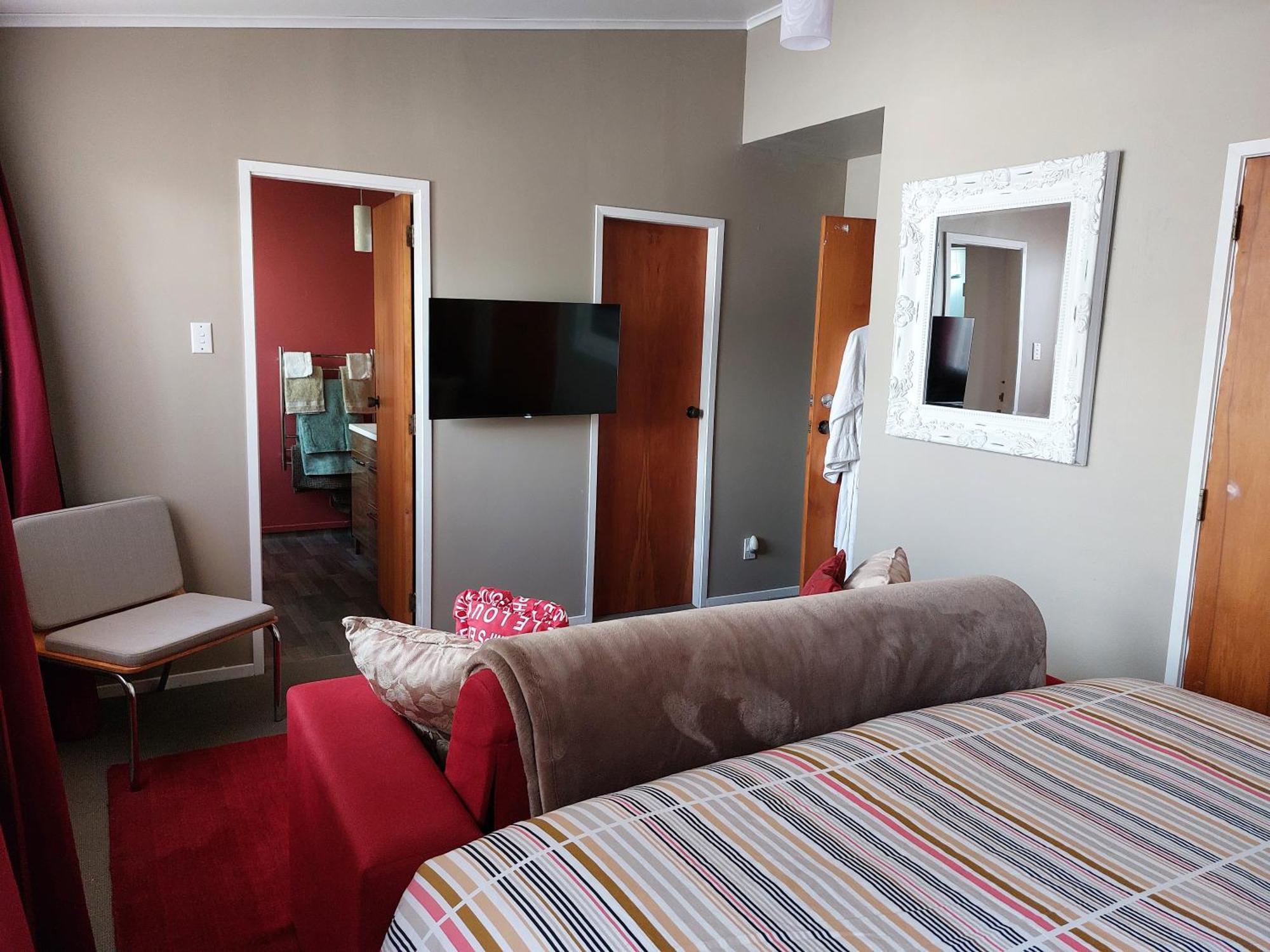 Bed And Breakfast Happy Home Taupo Accommodation Экстерьер фото